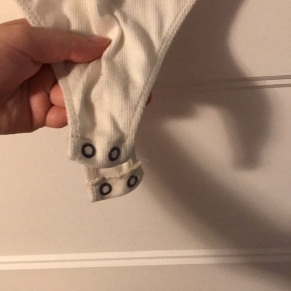 American eagle white tshirt bodysuit - Picture 3 of 5